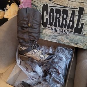 Corral snakeskin boots never worn